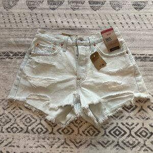 Levi's Women's 501 NWT light wash Denim Shorts